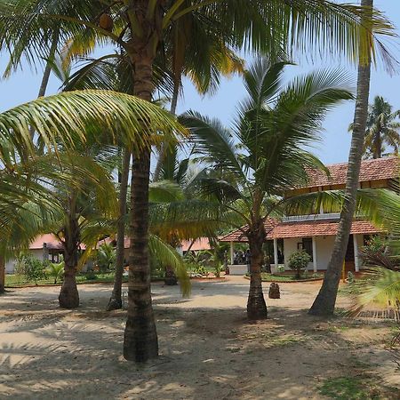 Pozhiyoram Ayurveda Beach Resort Alappuzha Екстер'єр фото