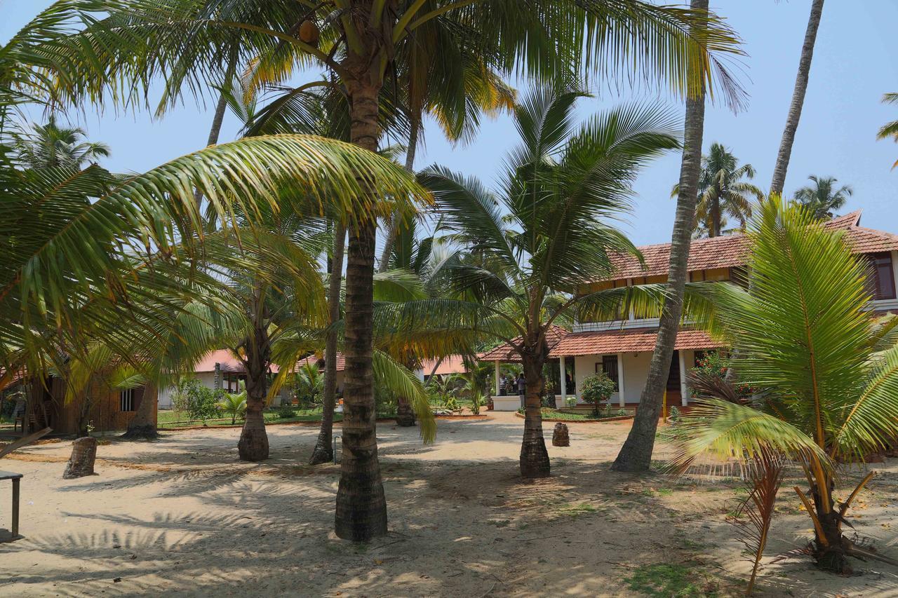 Pozhiyoram Ayurveda Beach Resort Alappuzha Екстер'єр фото