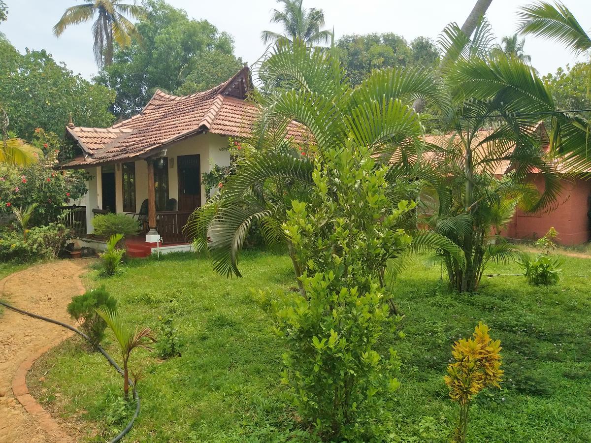Pozhiyoram Ayurveda Beach Resort Alappuzha Екстер'єр фото