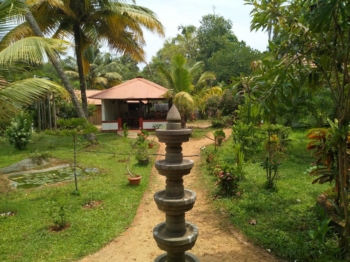 Pozhiyoram Ayurveda Beach Resort Alappuzha Екстер'єр фото