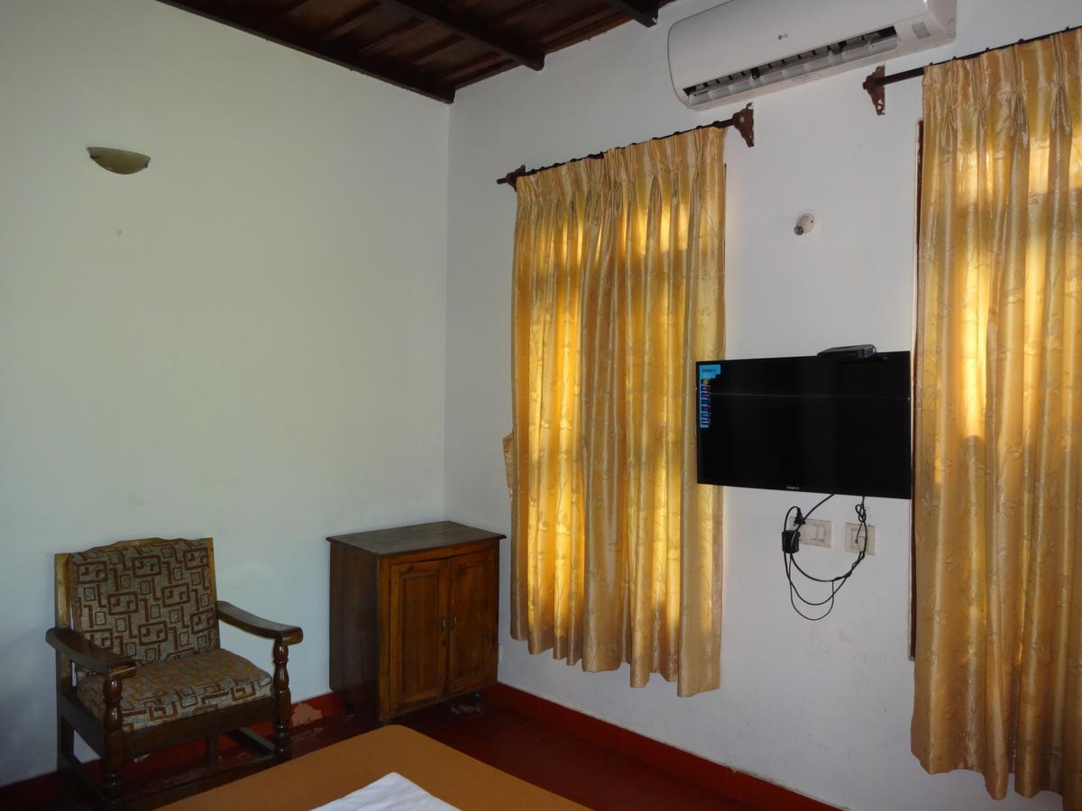 Pozhiyoram Ayurveda Beach Resort Alappuzha Екстер'єр фото